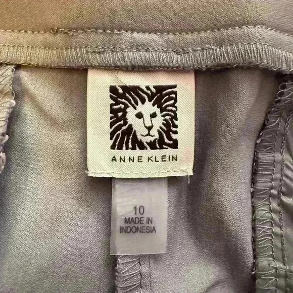 Anne Klein, women’s pants, size 10, gray and cropped with a 28 inch inseam - Picture 3 of 7